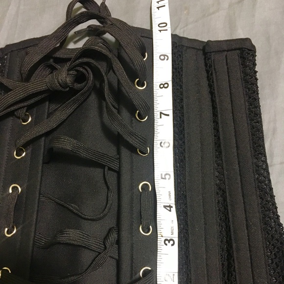 Camellias heavy duty corset - Picture 6 of 8